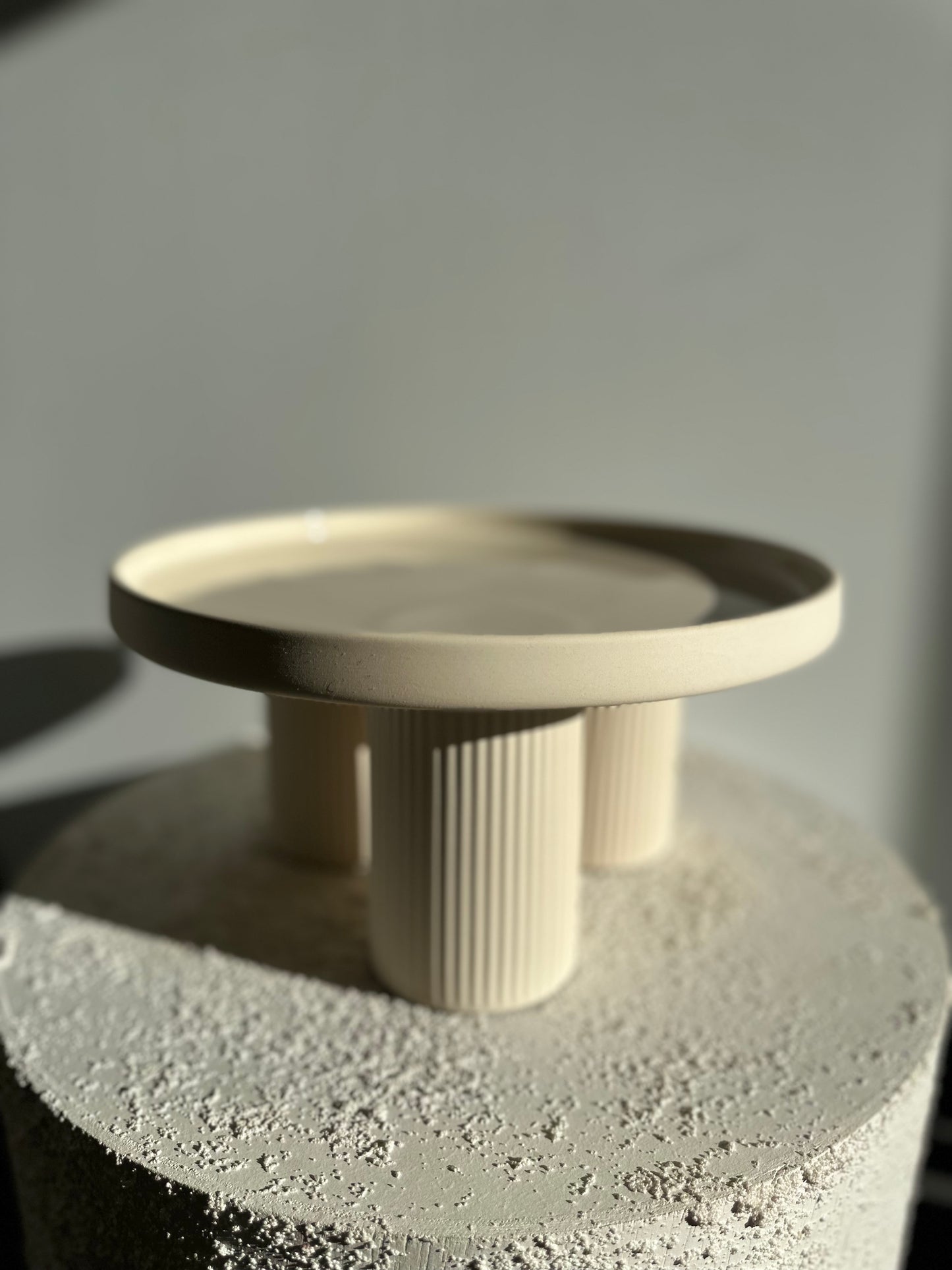 Beige Ripple Cake Stand